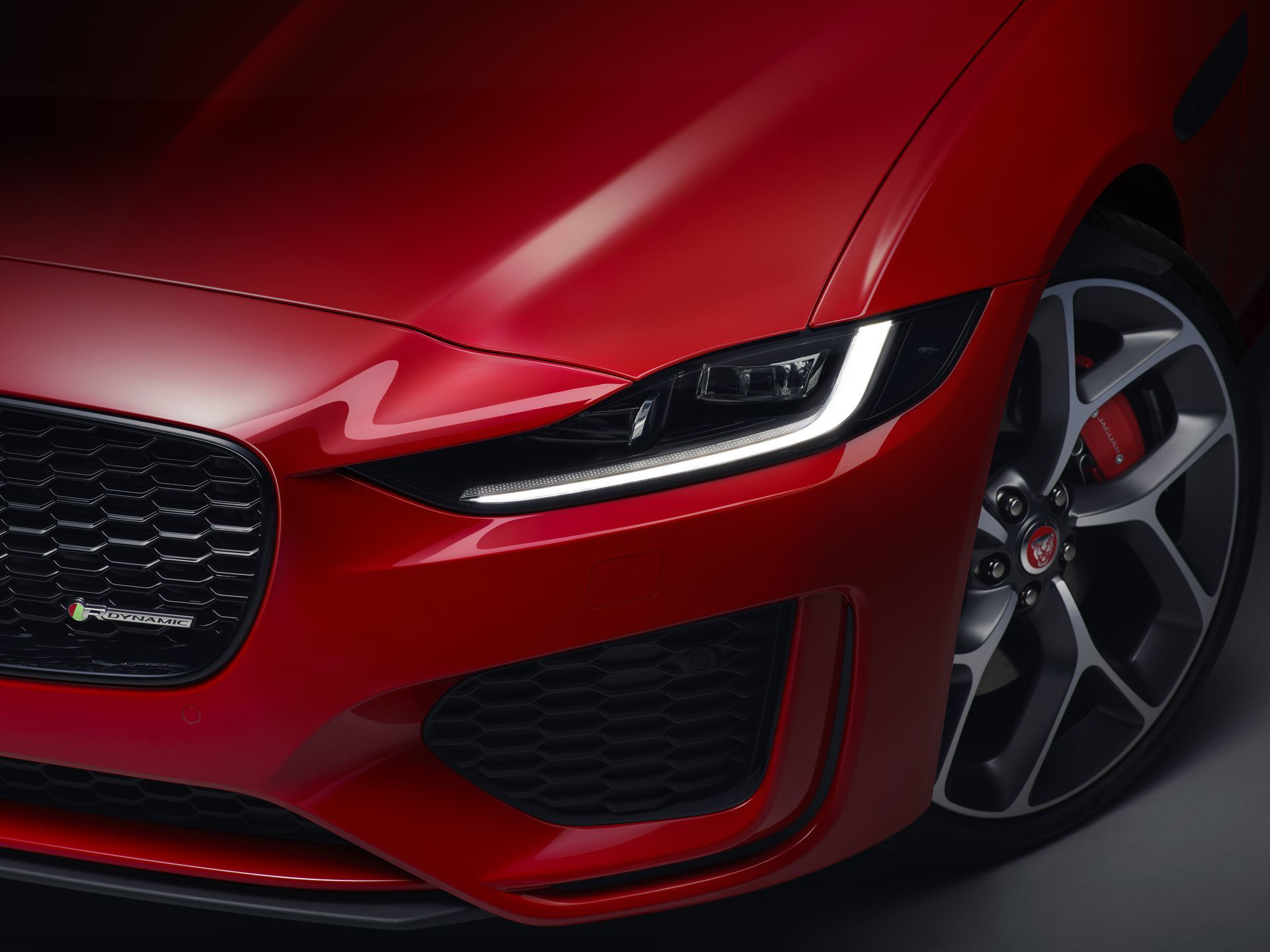 Jaguar Xe 2019 5