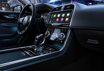Jaguar Xe 2019 6 Interior