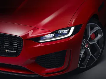 Jaguar Xe 2019 6