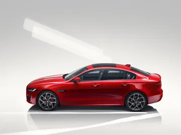 Jaguar Xe 2019 7