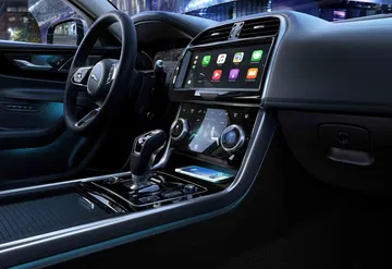 Jaguar Xe 2019 8 Interior