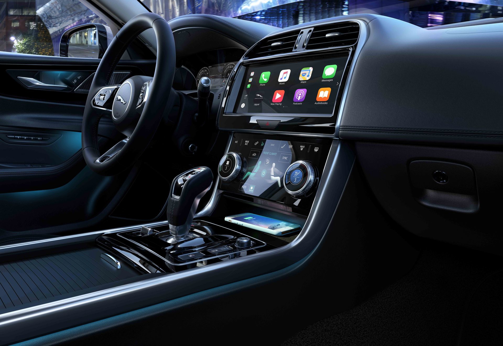 Jaguar Xe 2019 8 Interior