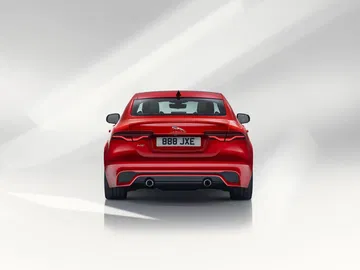 Jaguar Xe 2019 8