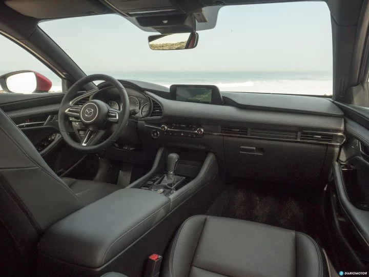 Mazda 3 Skyactiv G Interior 00019