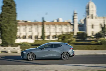 Mazda 3 Skyactiv G Oficial Gris 00103