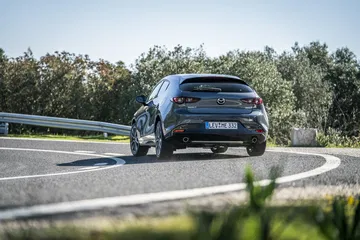 Mazda 3 Skyactiv G Oficial Gris 00104
