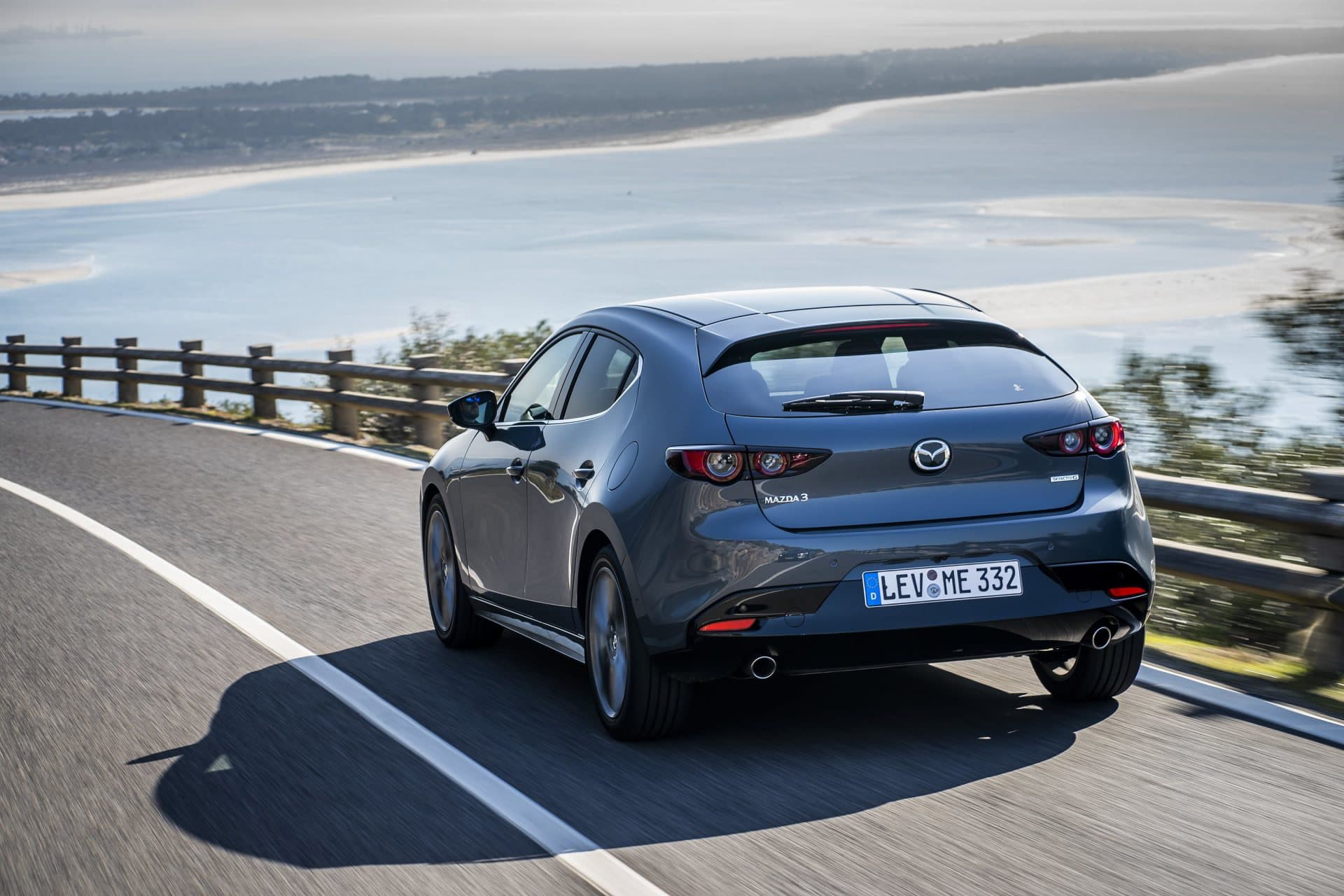Mazda 3 Skyactiv G Oficial Gris 00106