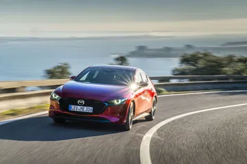 Mazda 3 Skyactiv G Oficial Rojo 00102