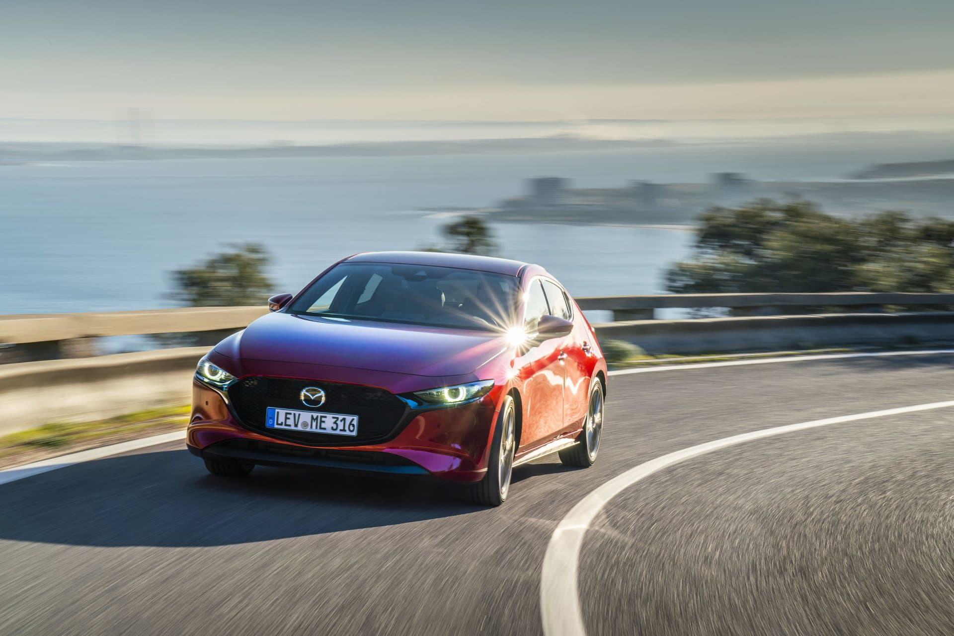 Mazda 3 Skyactiv G Oficial Rojo 00102