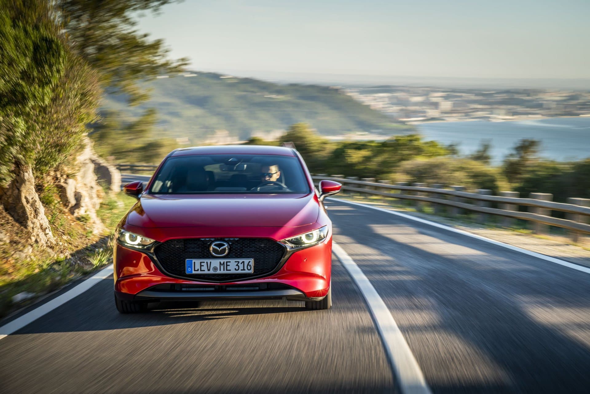 Mazda 3 Skyactiv G Oficial Rojo 00103