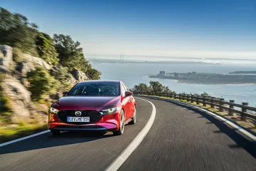 Mazda 3 Skyactiv G Oficial Rojo 00104