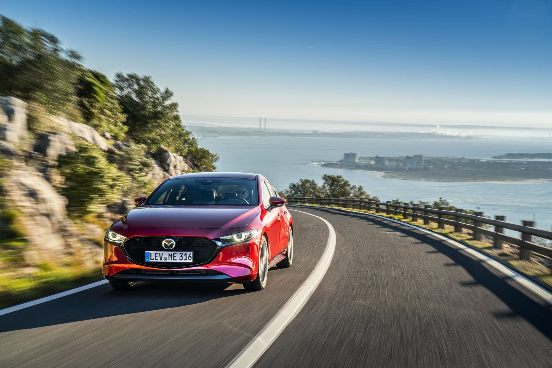 Mazda 3 Skyactiv G Oficial Rojo 00104
