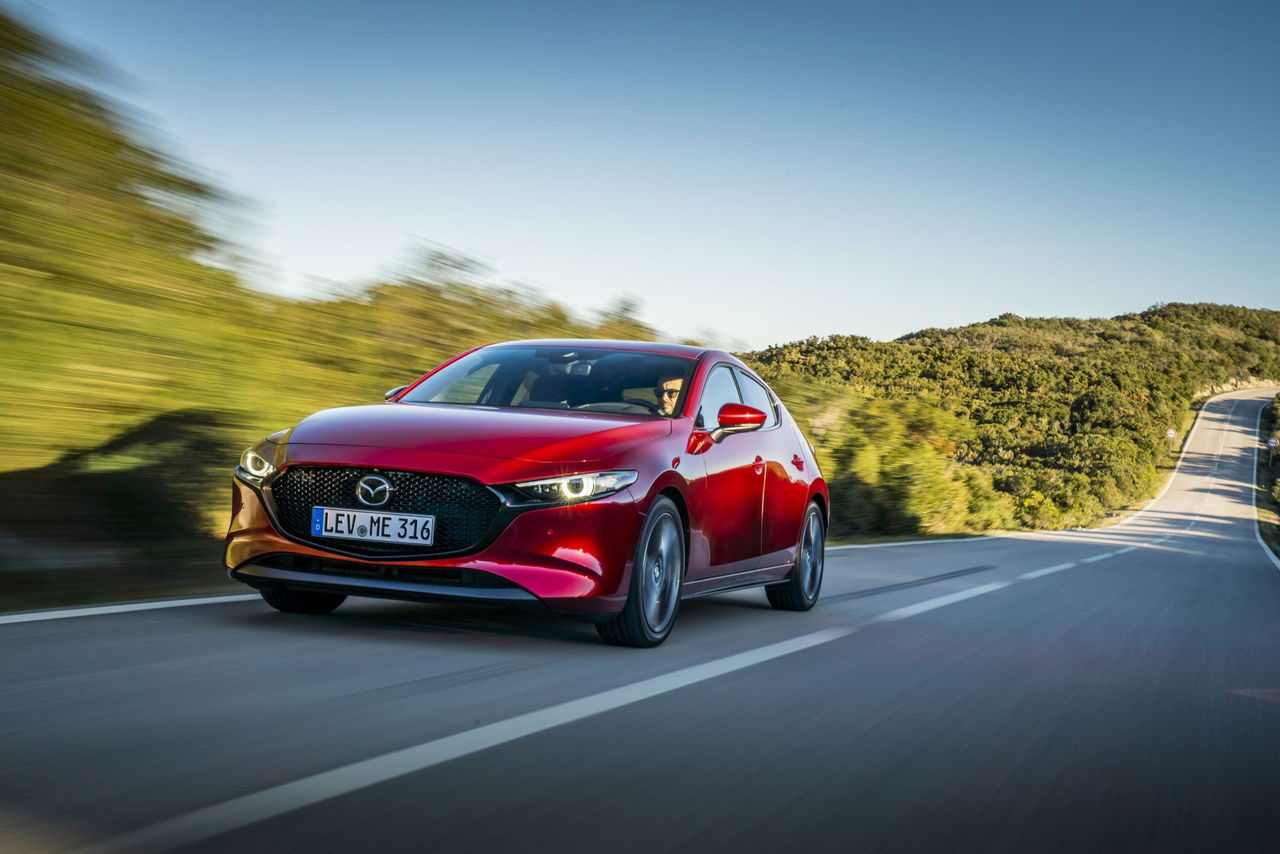 Mazda 3 Skyactiv G Oficial Rojo 00105