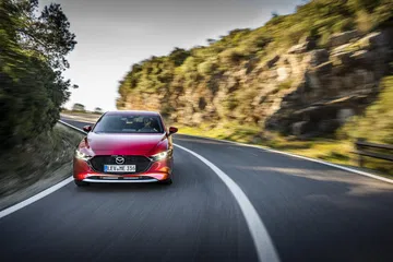 Mazda 3 Skyactiv G Oficial Rojo 00106