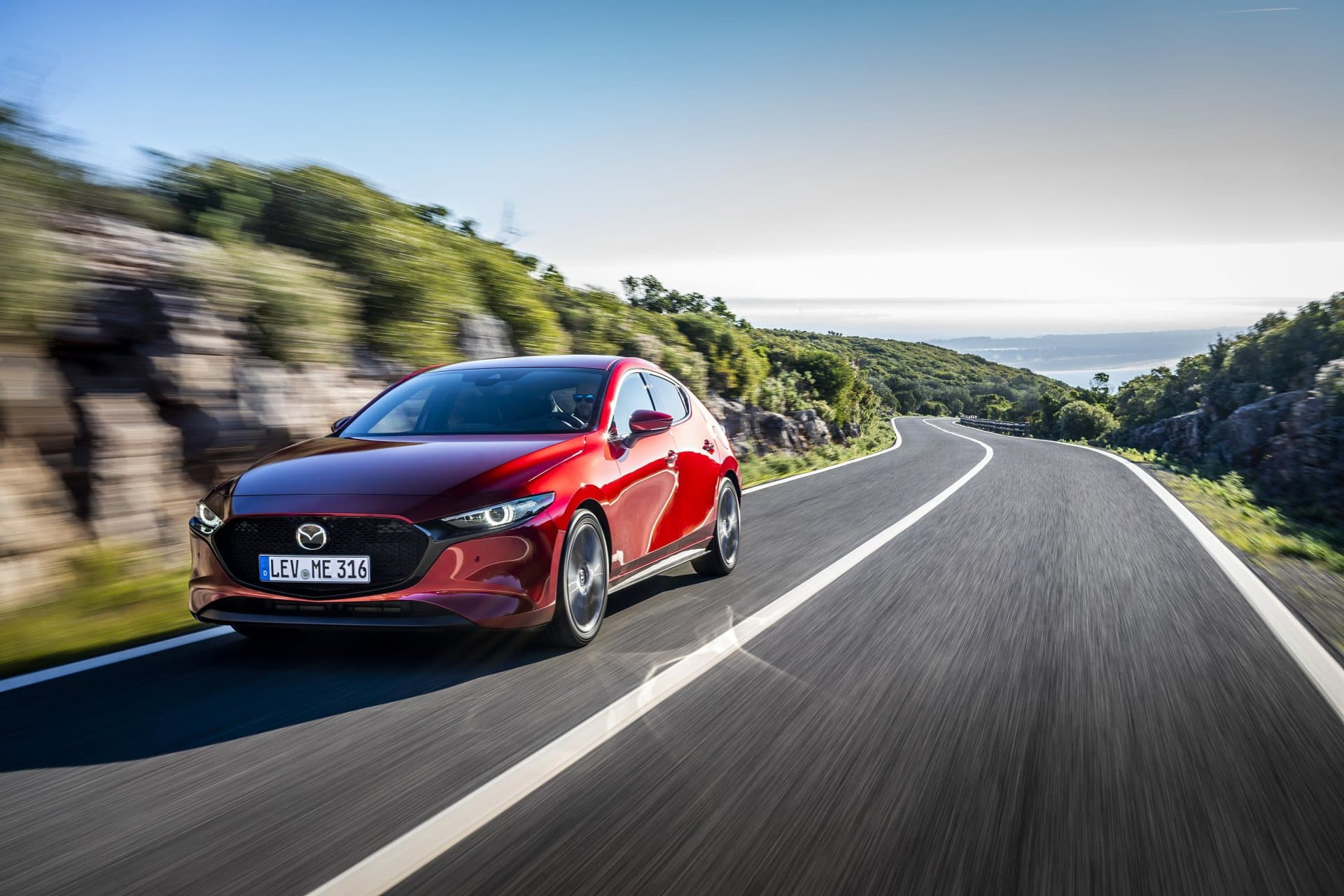 Mazda 3 Skyactiv G Oficial Rojo 00107