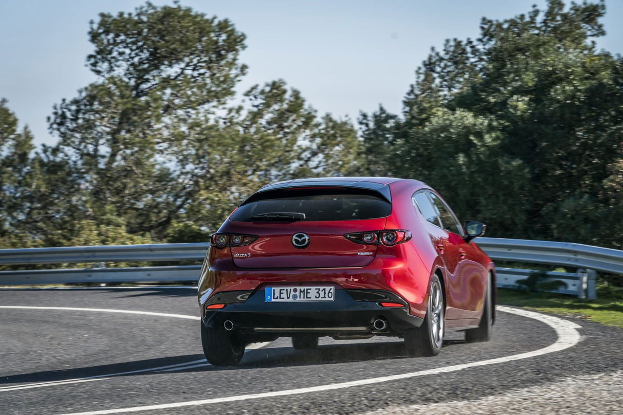 Mazda 3 Skyactiv G Oficial Rojo 00111