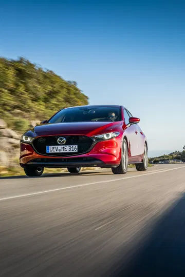 Mazda 3 Skyactiv G Oficial Rojo 00117