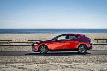 Mazda 3 Skyactiv G Oficial Rojo 00122
