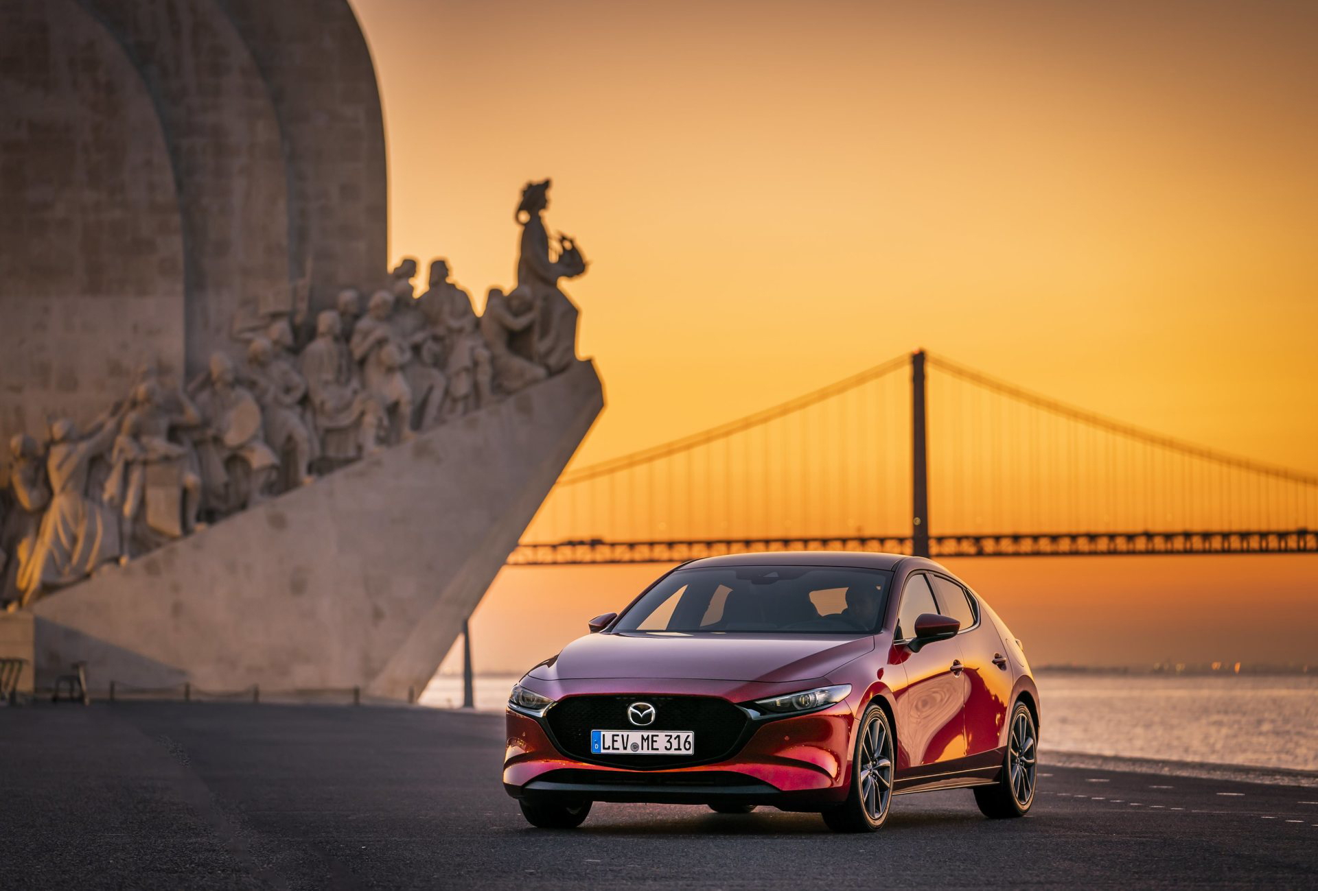Mazda 3 Skyactiv G Oficial Rojo 00126