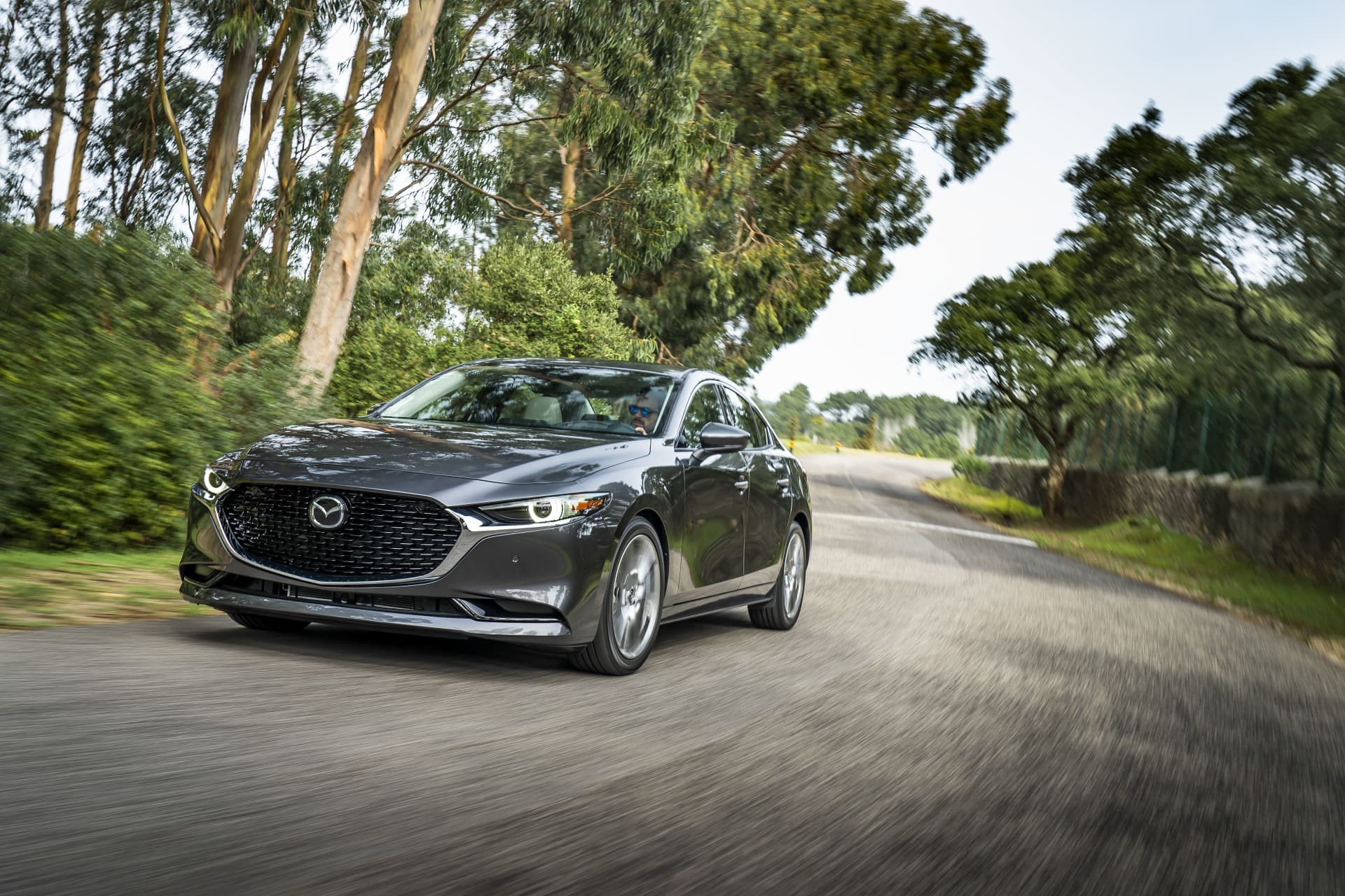 Mazda3 2019 Sedan Machinegrey Frontal 02