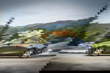 Mazda3 2019 Sedan Machinegrey Lateral 02