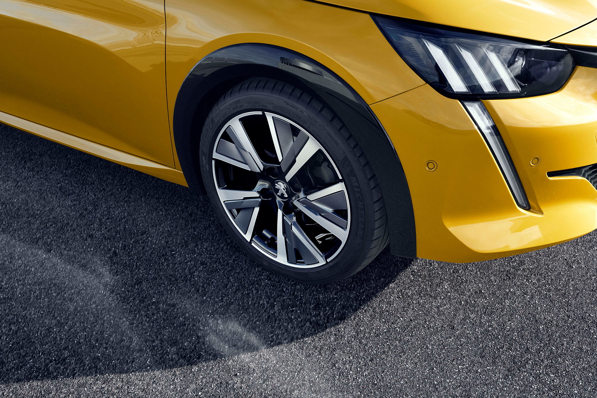 Peugeot 208 2019 Amarillo Detalles 03
