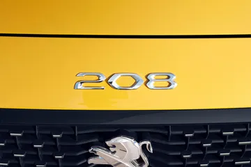 Peugeot 208 2019 Amarillo Detalles 04
