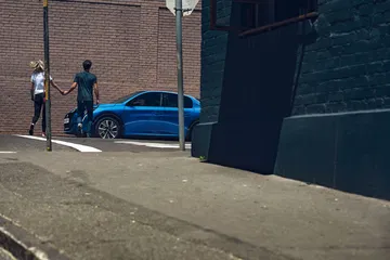 Peugeot E 208 2019 Azul Exterior 06