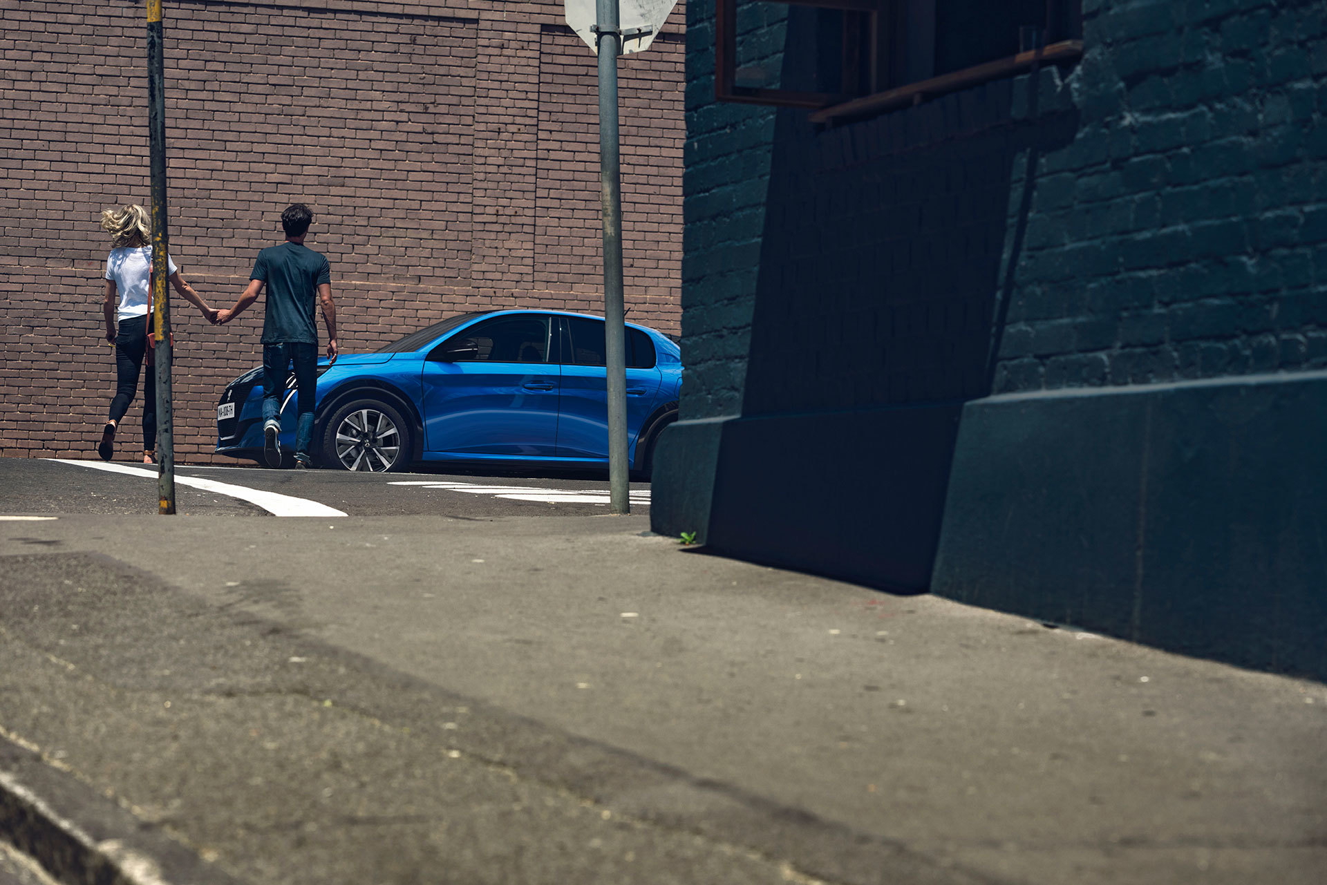 Peugeot E 208 2019 Azul Exterior 06