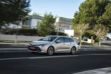 Toyota Corolla Touring Sport 19 Plata