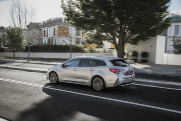 Toyota Corolla Touring Sport 22 Plata