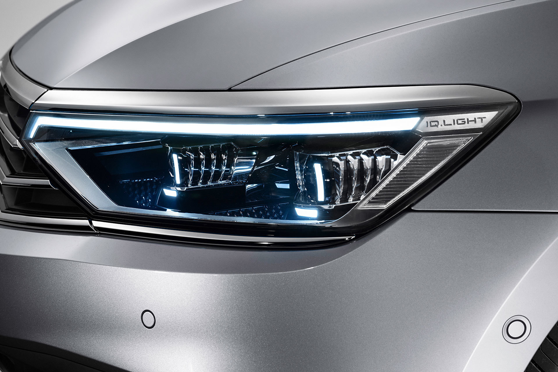 Volkswagen Passat 2019 Gris Exterior 04