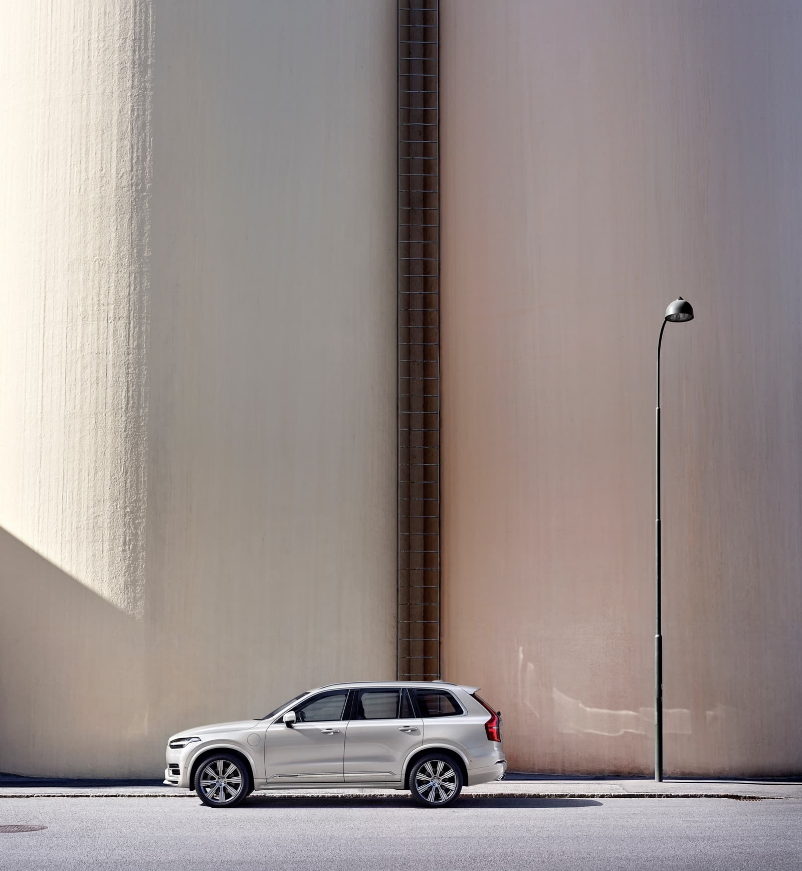 New Volvo Xc90 Inscription T8 Twin Engine In Birch Light Metallic