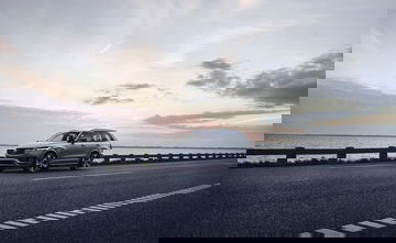 The Refreshed Volvo Xc90 R Design T8 Twin Engine In Thunder Grey