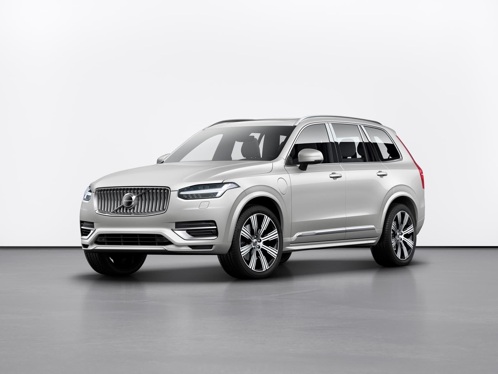 New Volvo Xc90 Inscription T8 Twin Engine In Birch Light Metallic