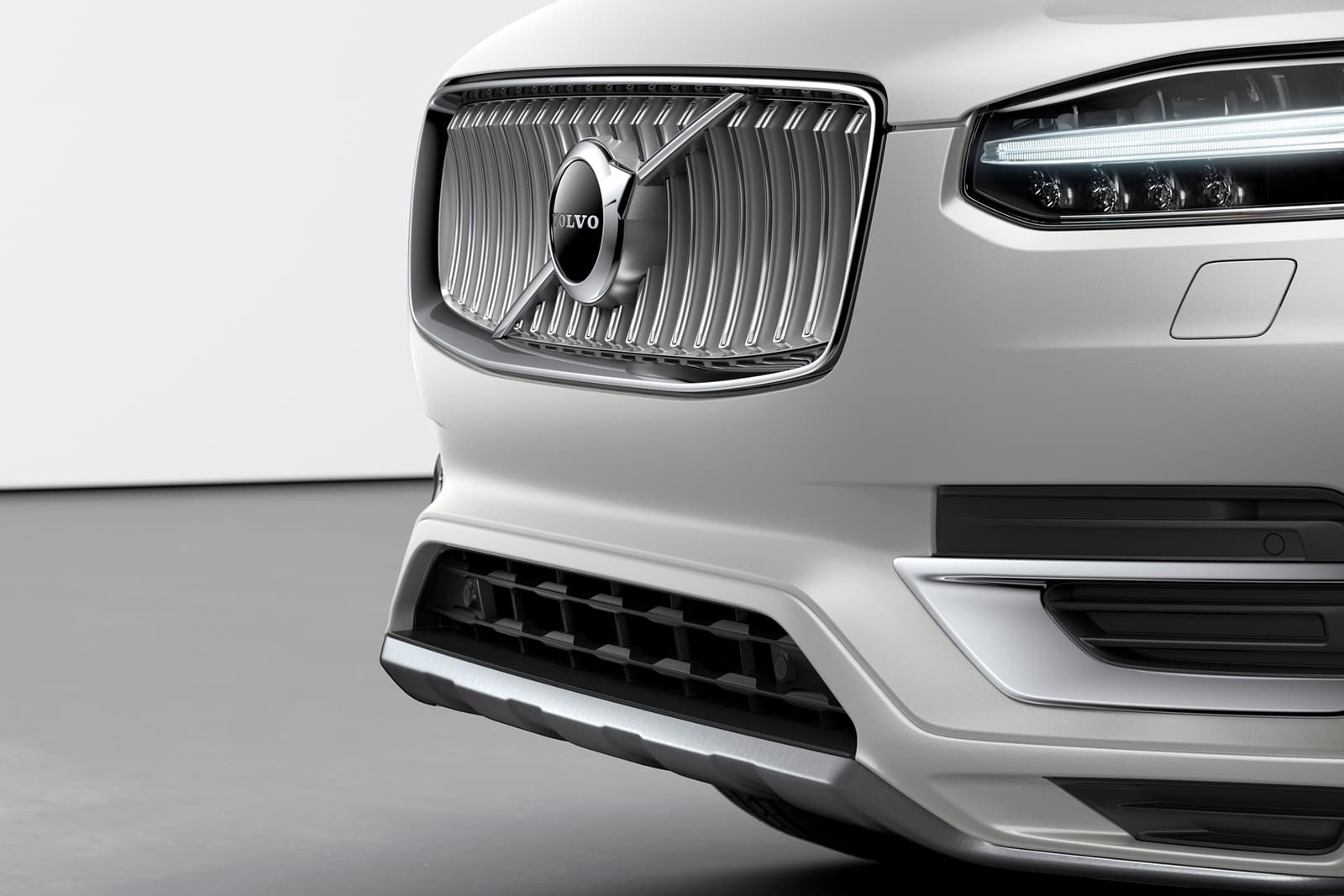 The New Volvo Xc90 Inscription T8 Twin Engine In Birch Light Metallic