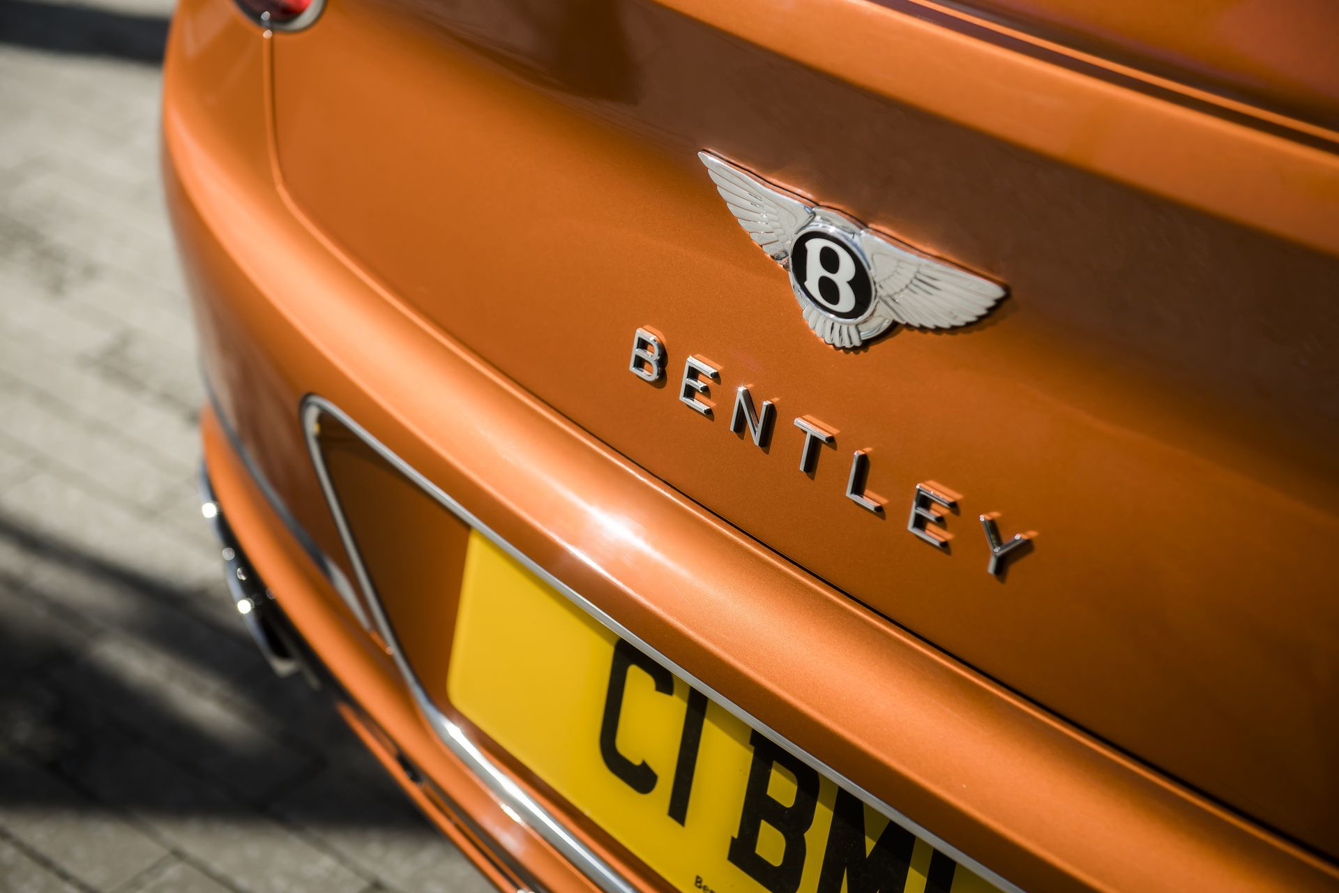 Bentley Continental V8 Photo: James Lipman / Jameslipman.com