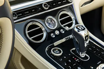 Bentley Continental V8 Photo: James Lipman / Jameslipman.com