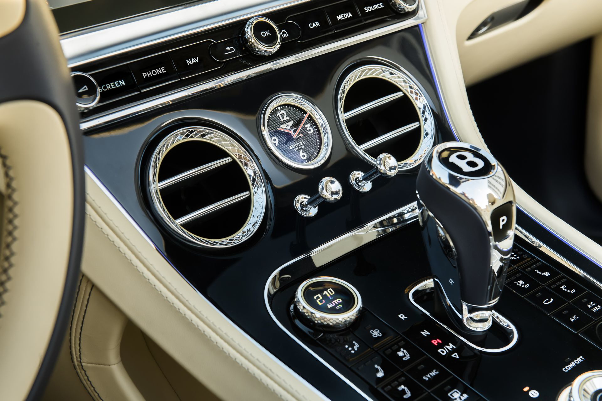 Bentley Continental V8 Photo: James Lipman / Jameslipman.com
