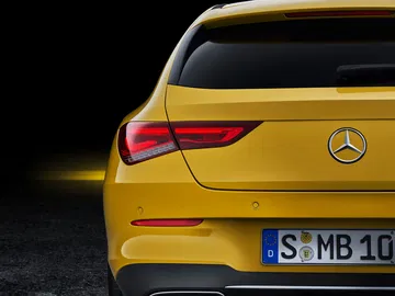 Mercedes Cla Shooting Brake 2019 Amarillo Exterior 03