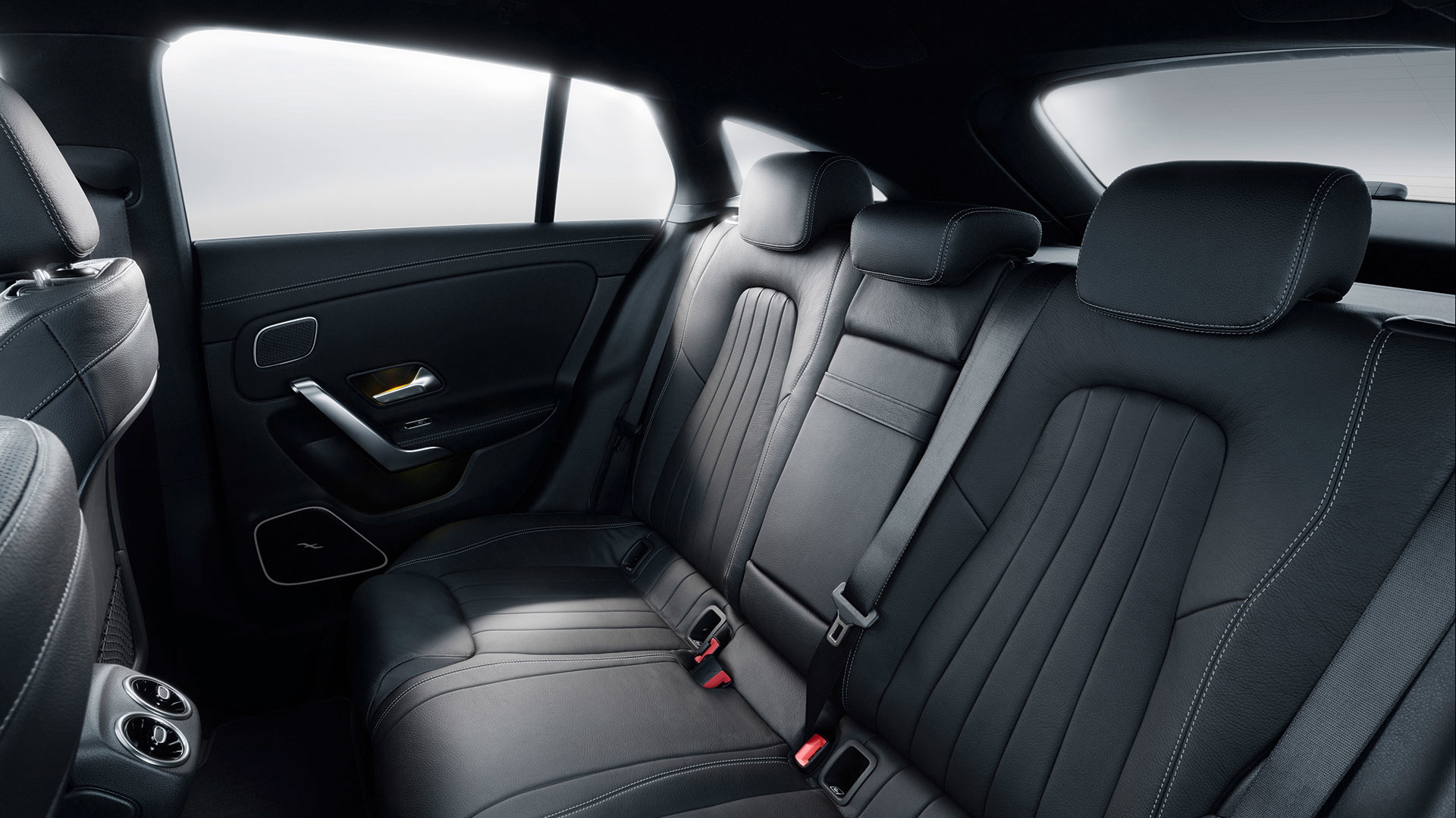 Mercedes Cla Shooting Brake 2019 Interior 04