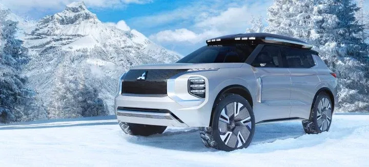 Mitsubishi Engelberg Tourer 2019 01