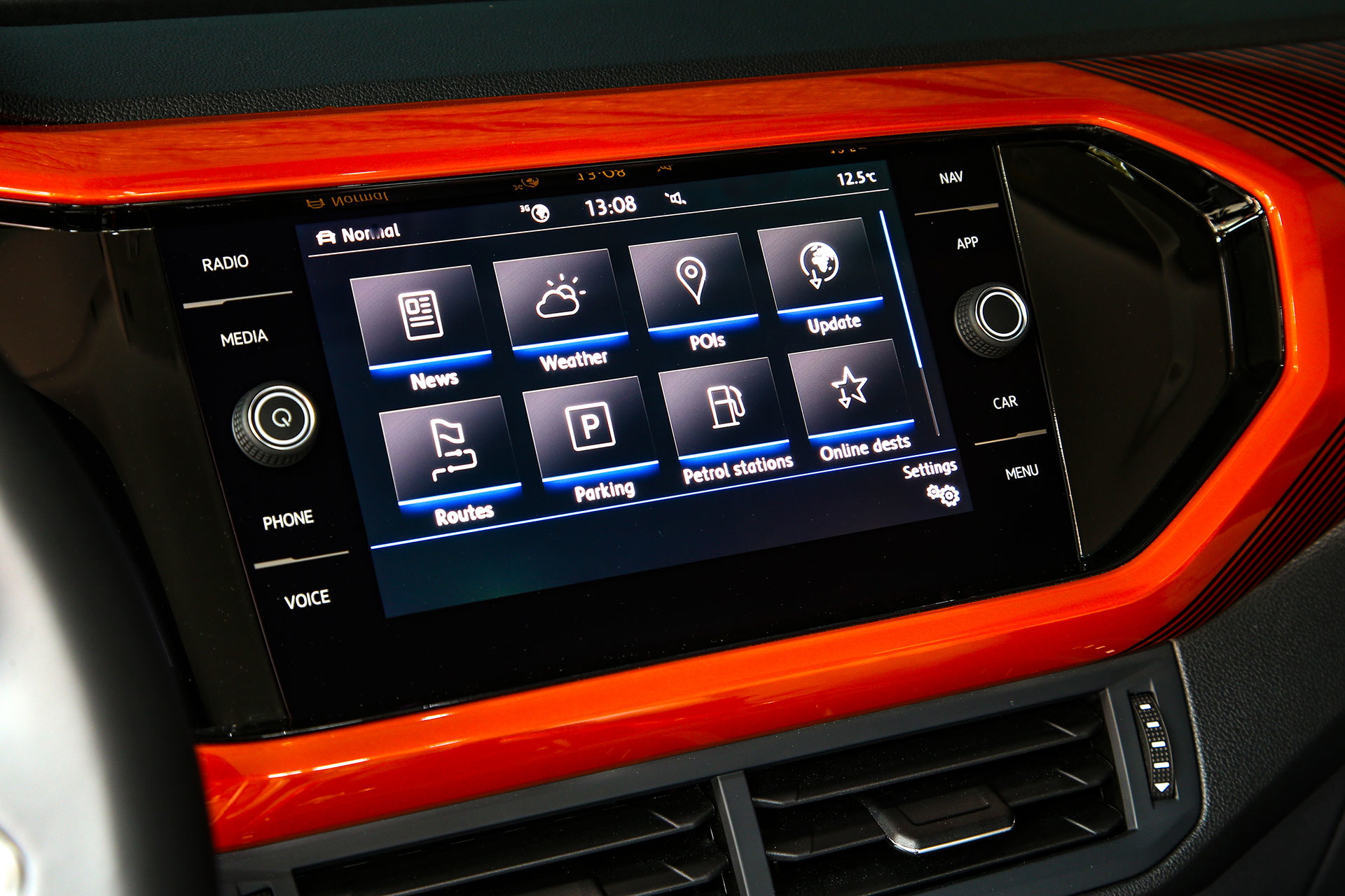 Volkswagen T Cross 2019 Naranja Prueba Interior 04