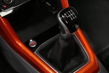 Volkswagen T Cross 2019 Naranja Prueba Interior 13
