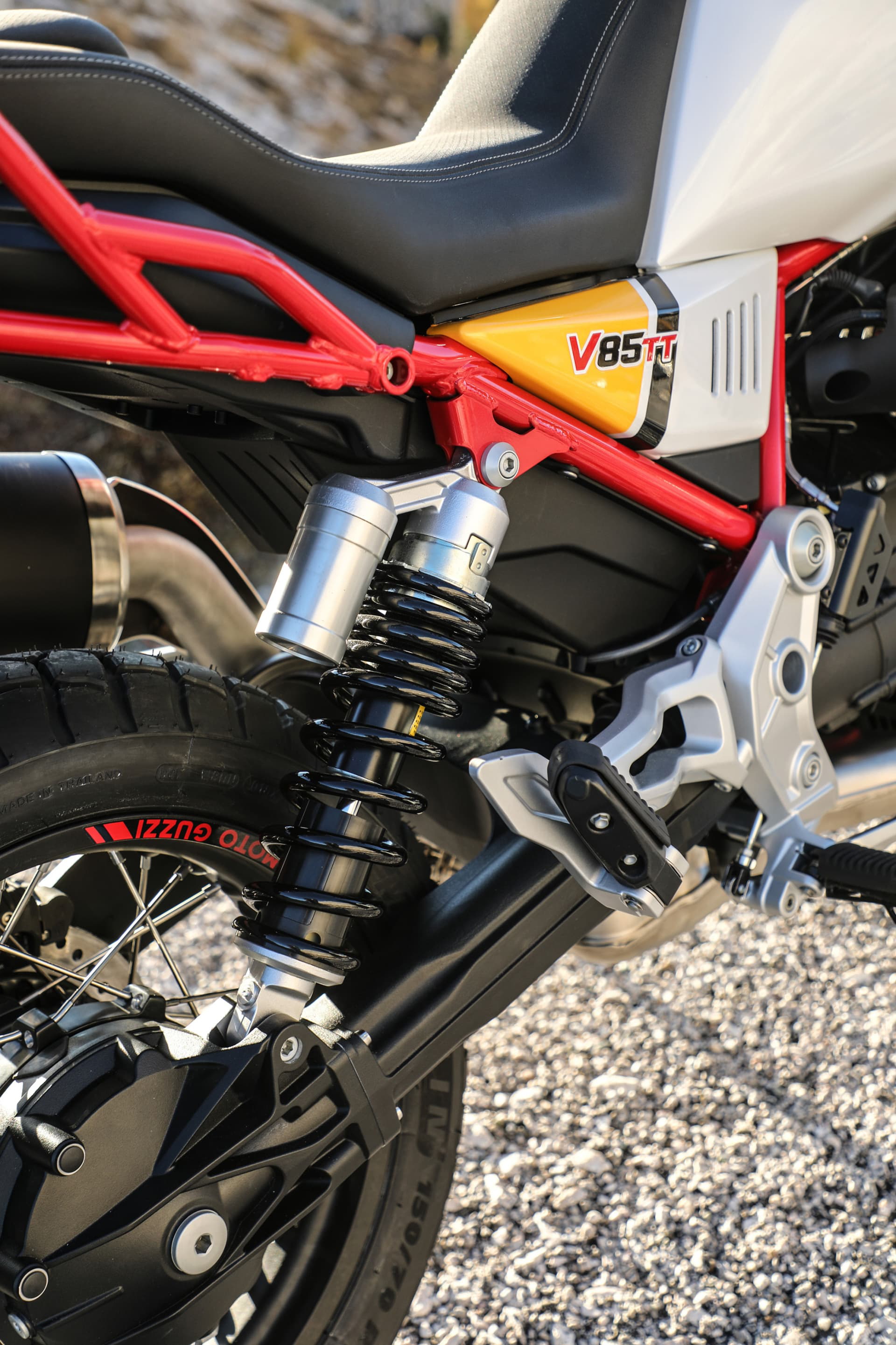 36 Moto Guzzi V85 Tt