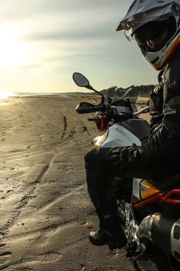 41 Moto Guzzi V85 Tt