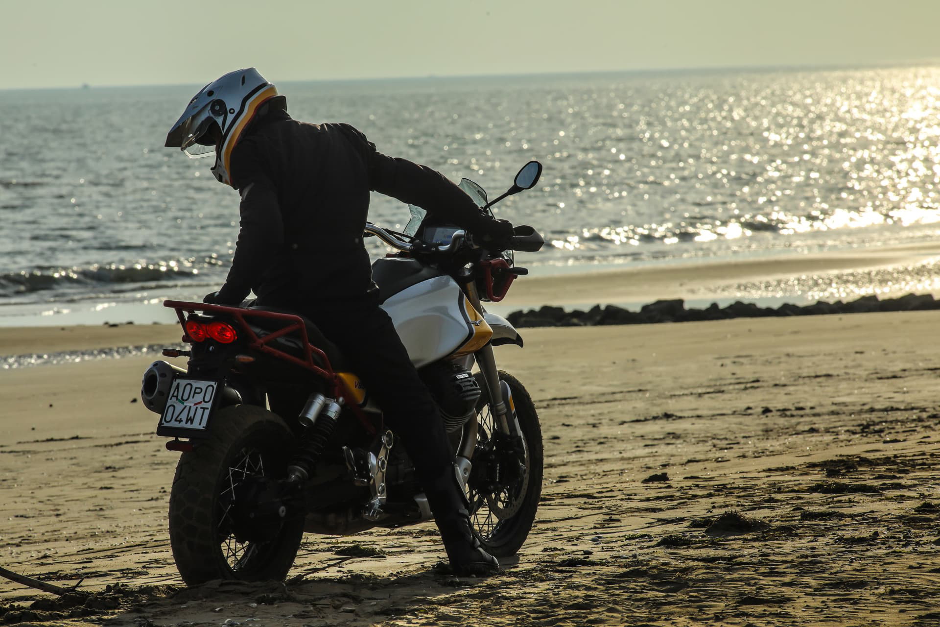 42 Moto Guzzi V85 Tt