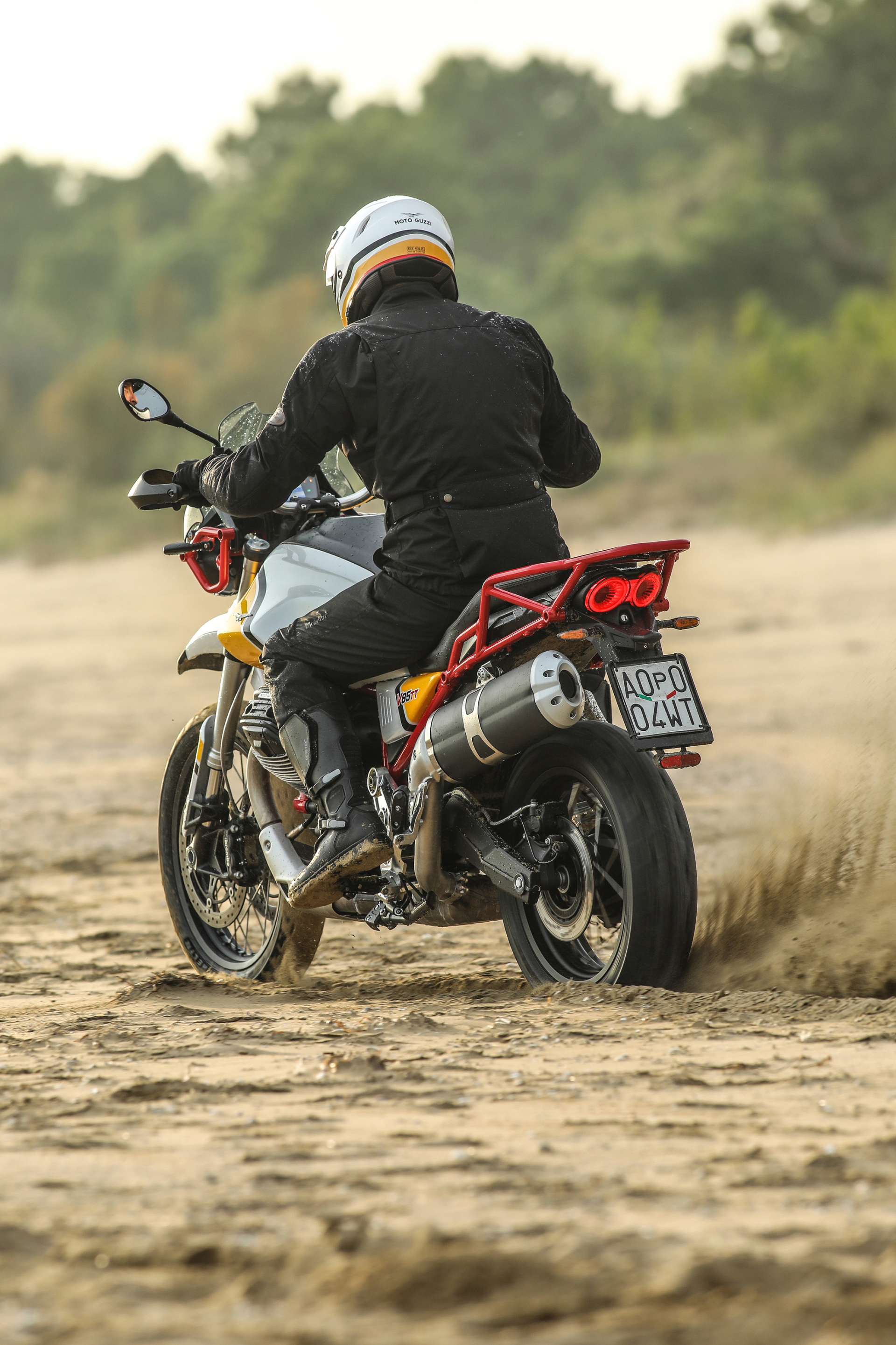 43 Moto Guzzi V85 Tt