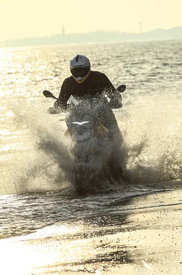 44 Moto Guzzi V85 Tt