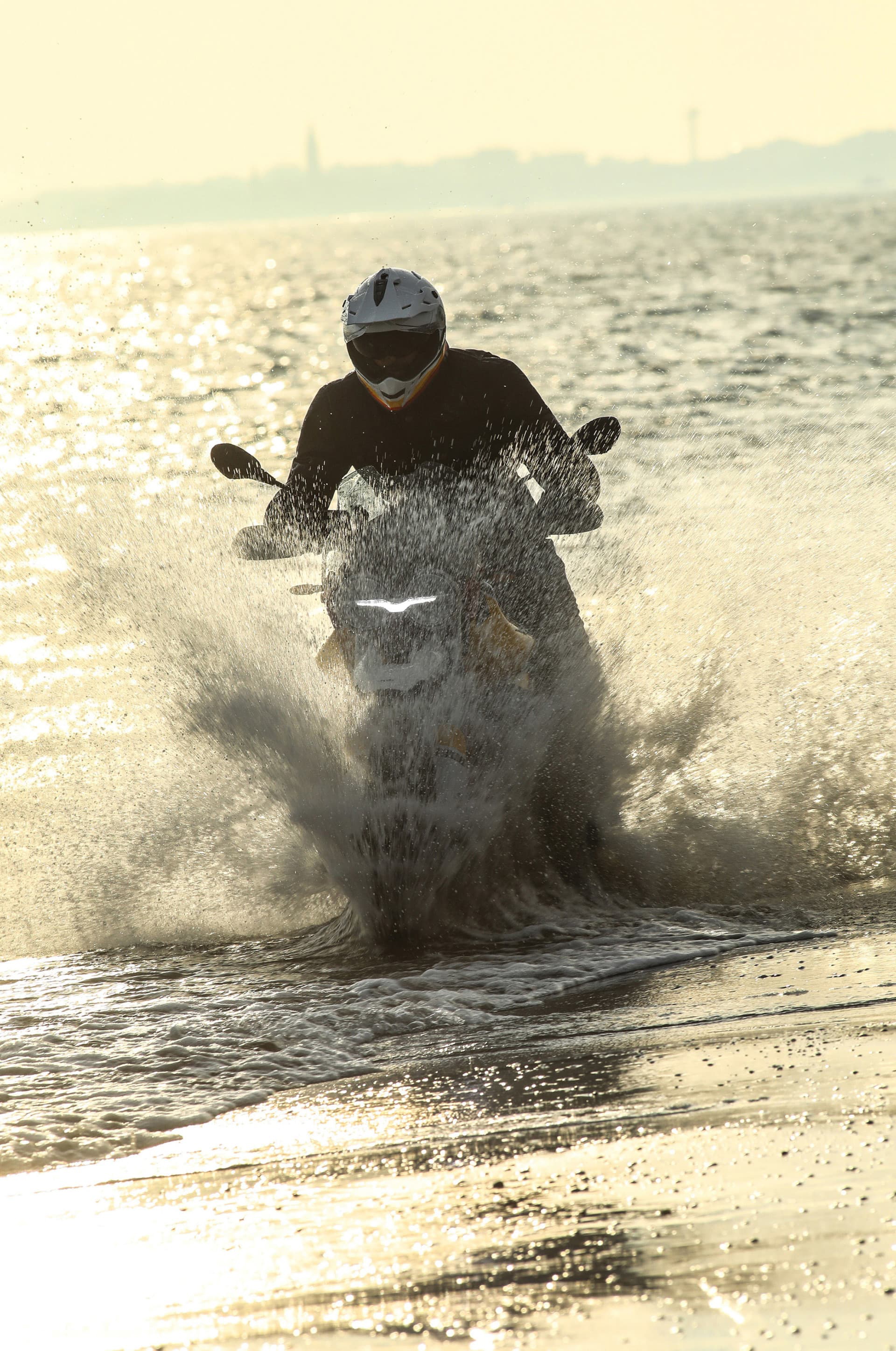 44 Moto Guzzi V85 Tt